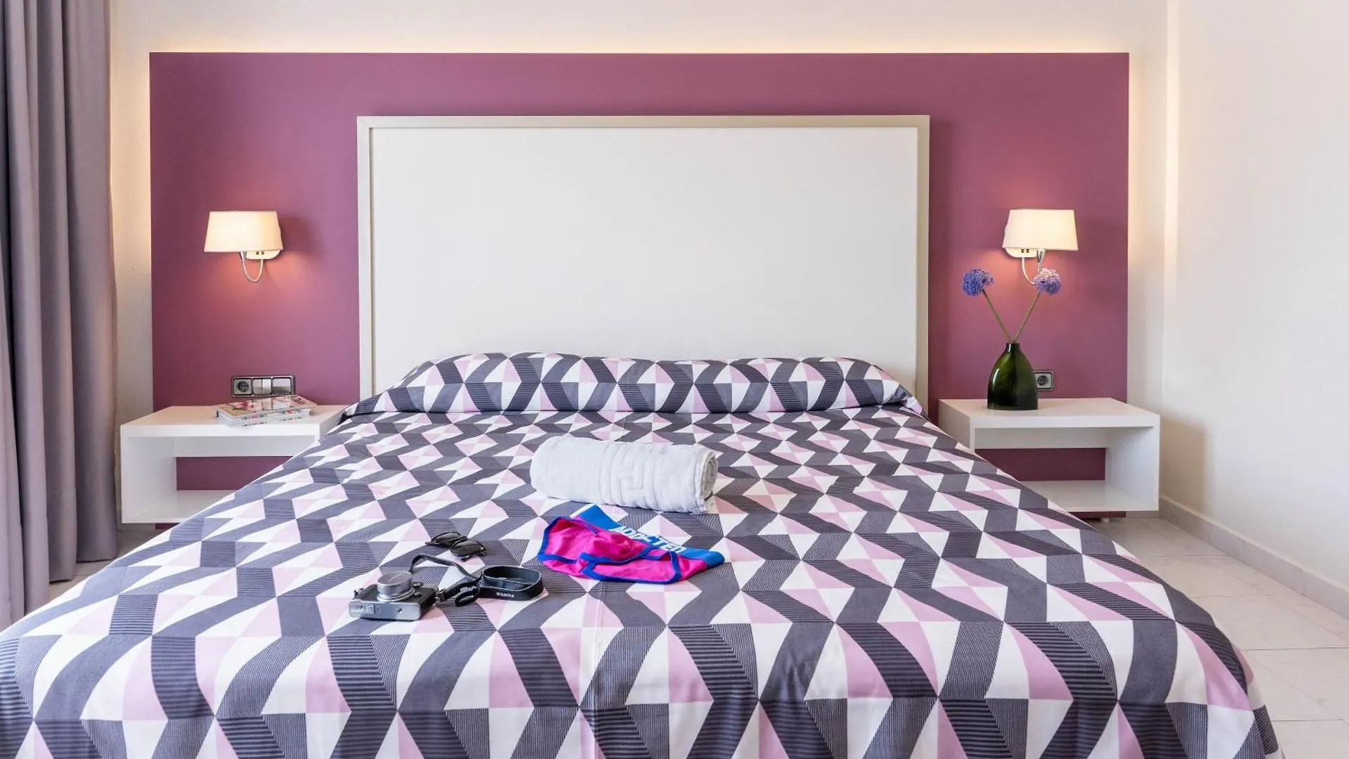***  The Purple Hotel - Adults Only Sant Antoni de Portmany Spanien